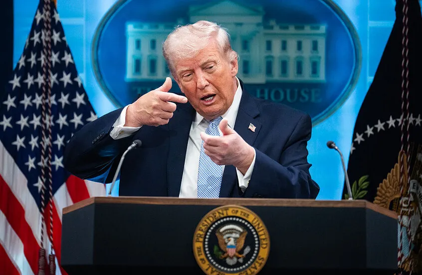 ترامب يهدد بـ”اندثار حضارة بأكملها” الليلة ويعلن تغيير النظام في إيران